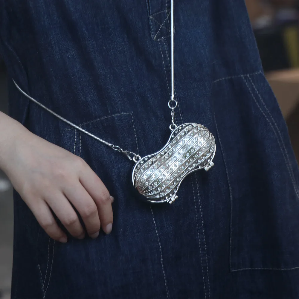 Luxury Creative MIni Peanut Bag Magnetic Snap Lightweight Crystal Peanut Sling Bag Alloy Acrylic Cross Body Bag Outdoor
Luxury Creative MIni Peanut Bag Magnetic Snap Lightweight Crystal Peanut Sling Bag Alloy Acrylic Cross Body Bag Outdoor