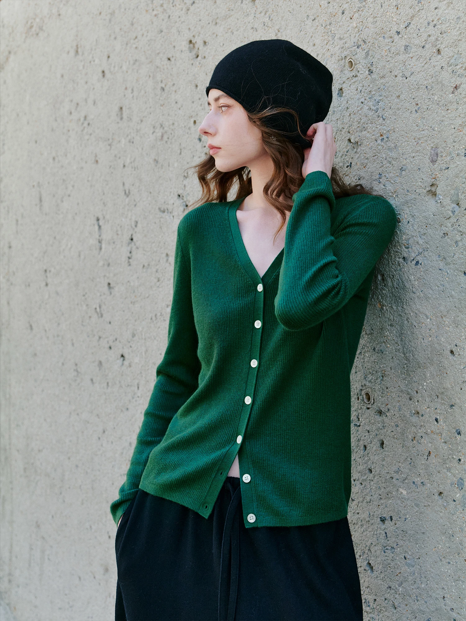 Женский вязаный кардиган Fini Konseen Fine Spun Camere с V-образным вырезом, 6-игольной вязкой, приталенный крой, длинный рукав, однотонный
Женский вязаный кардиган Fini Konseen Fine Spun Camere с V-образным вырезом, 6-игольной вязкой, приталенный крой, длинный рукав, однотонный