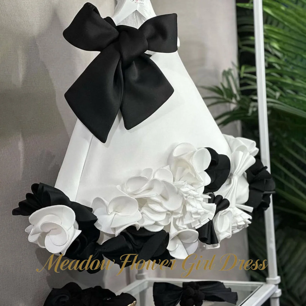 Meadow White Stain Children Birthday Wedding Dresses 3D Flower First Communion Gown with Statement Bow Girls Princess Dress
Meadow White Stain Children Birthday Wedding Dresses 3D Flower First Communion Gown with Statement Bow Girls Princess Dress