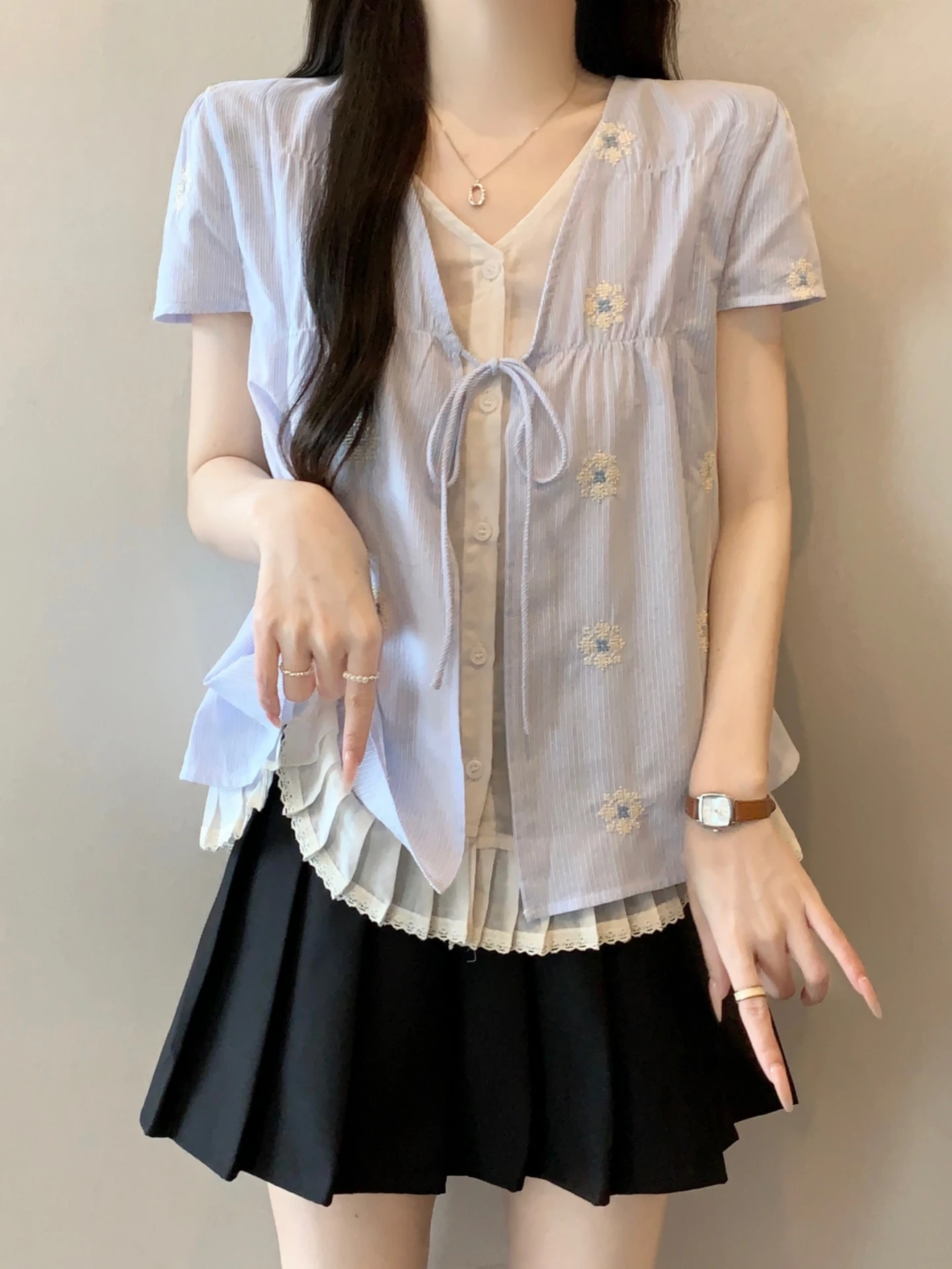 Slimming V-Neck Short Sleeve Embroidered Shirt Women's Style Summer 2026 plus Size Floral Design Casual Top Korean Fashion
Slimming V-Neck Short Sleeve Embroidered Shirt Women's Style Summer 2026 plus Size Floral Design Casual Top Korean Fashion