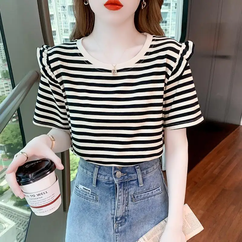 Loose round Neck Striped T-Shirt Women's Korean Style Summer New Fashion Leaf Top Women's Flavor Korean Version
Loose round Neck Striped T-Shirt Women's Korean Style Summer New Fashion Leaf Top Women's Flavor Korean Version
