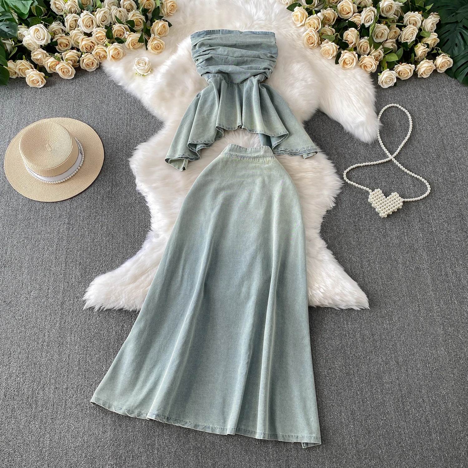 Summer Women Denim Two-piece Set Pleated Irregular Strapless Top A-line Skirt Sets American Retro Fashion Female Suit
Summer Women Denim Two-piece Set Pleated Irregular Strapless Top A-line Skirt Sets American Retro Fashion Female Suit