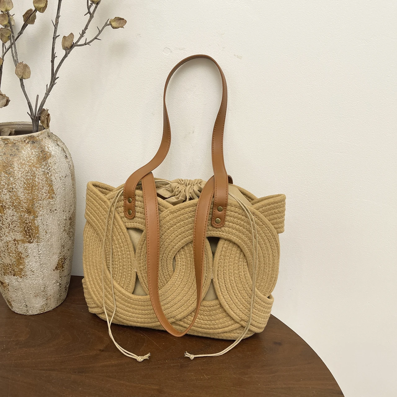 Women Woven Raffia Tote Bag Leather Strap Summer Beach Straw Shoulder Handbag With Drawstring Liner
Women Woven Raffia Tote Bag Leather Strap Summer Beach Straw Shoulder Handbag With Drawstring Liner