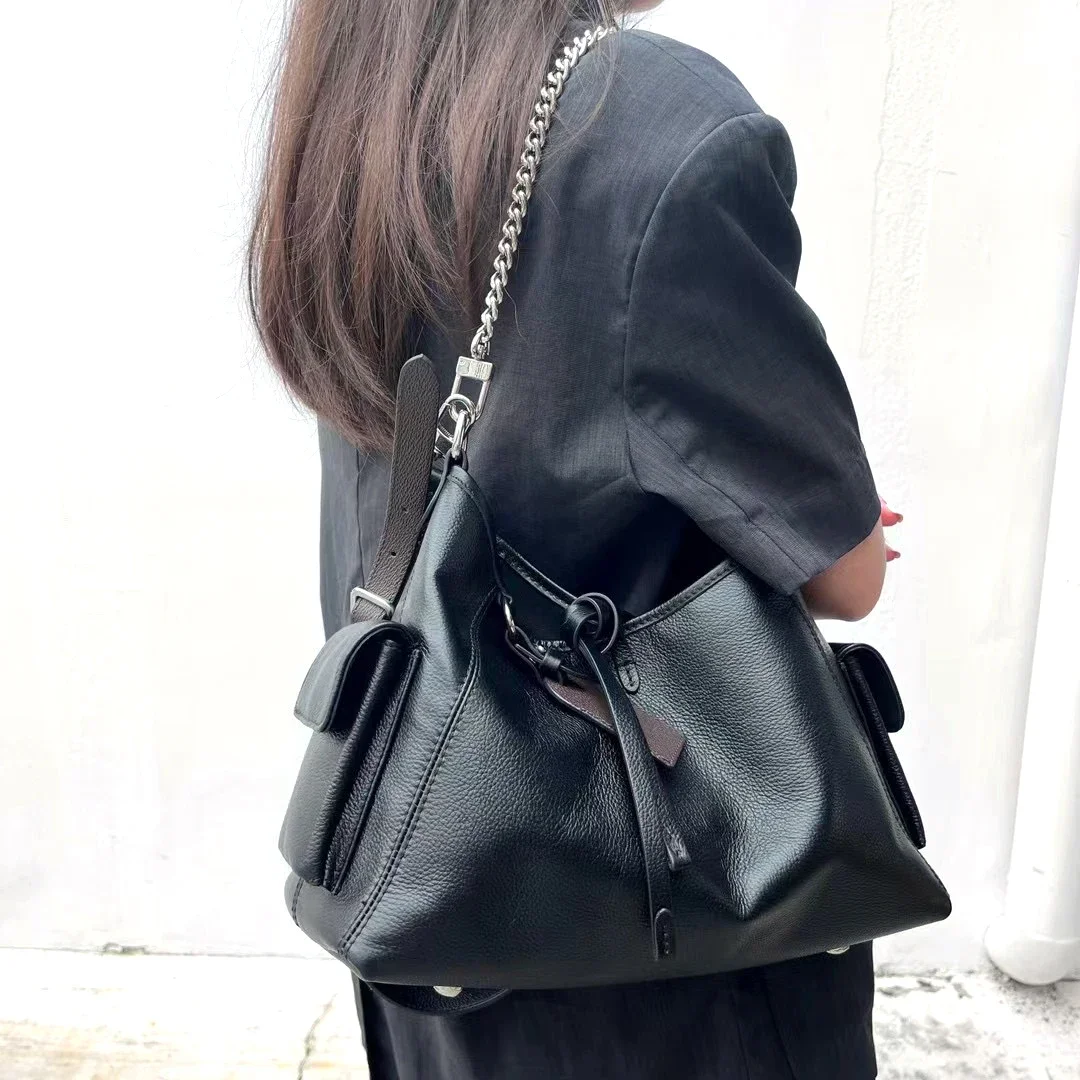 Genuine Leather Shoulder Bag for Women Crossbody Bag Motorcycle Bag Fashionable Tote Bag Black Neutral Casual Chain
Genuine Leather Shoulder Bag for Women Crossbody Bag Motorcycle Bag Fashionable Tote Bag Black Neutral Casual Chain