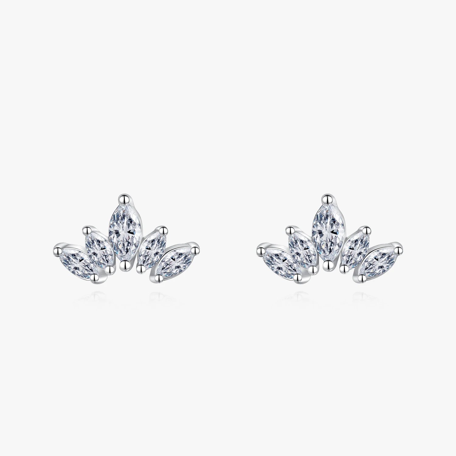 Hot Sale New 100% Sterling Silver 925 Sparkling Clear Zircon Crown Exquisite Earring for Women Statement Jewelry Gift
Hot Sale New 100% Sterling Silver 925 Sparkling Clear Zircon Crown Exquisite Earring for Women Statement Jewelry Gift