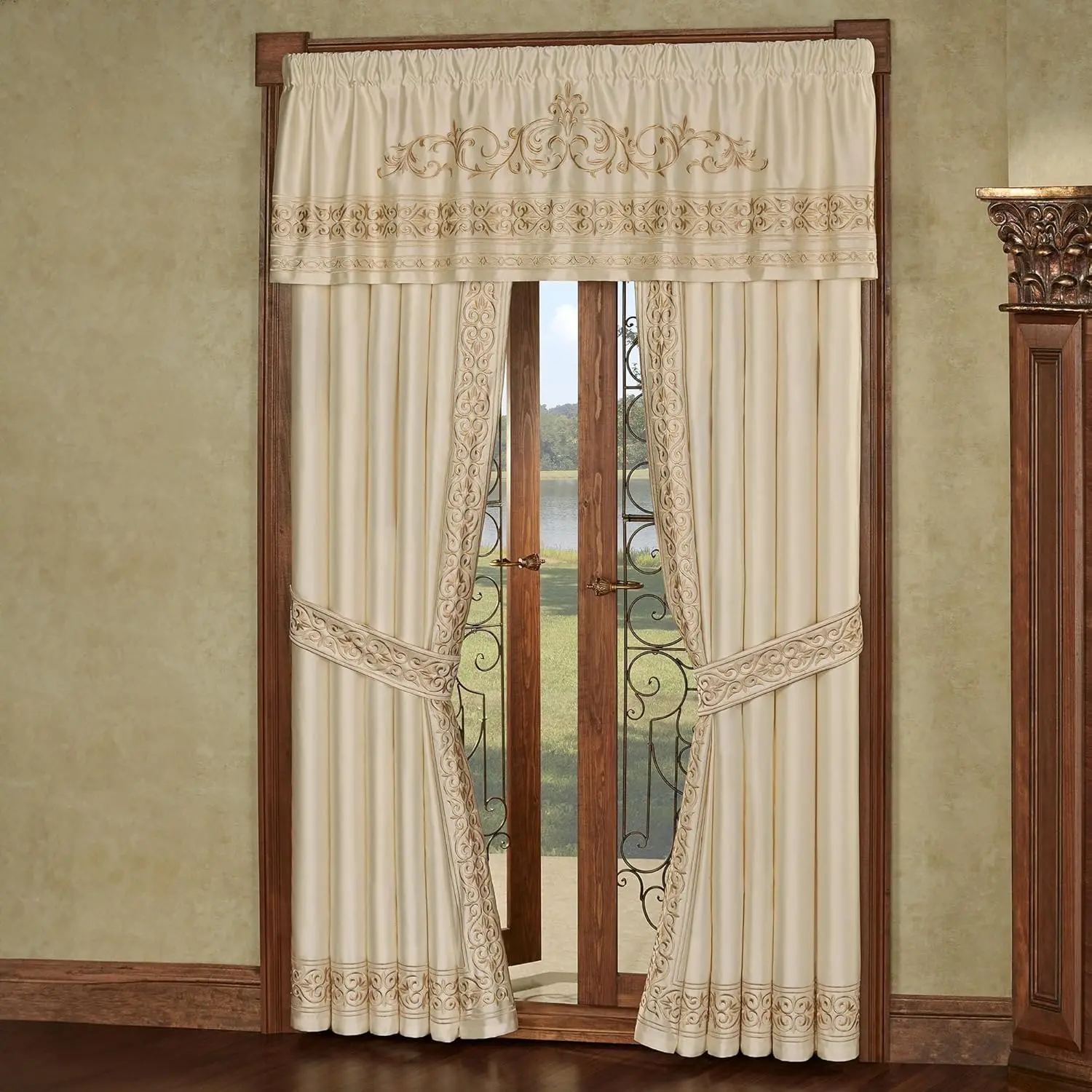 Versailles Luxury Window Treatment | Classic Neutral Pearl | Palace-Inspired French Style Golden Scrollwork Embroidery |
Versailles Luxury Window Treatment | Classic Neutral Pearl | Palace-Inspired French Style Golden Scrollwork Embroidery |
