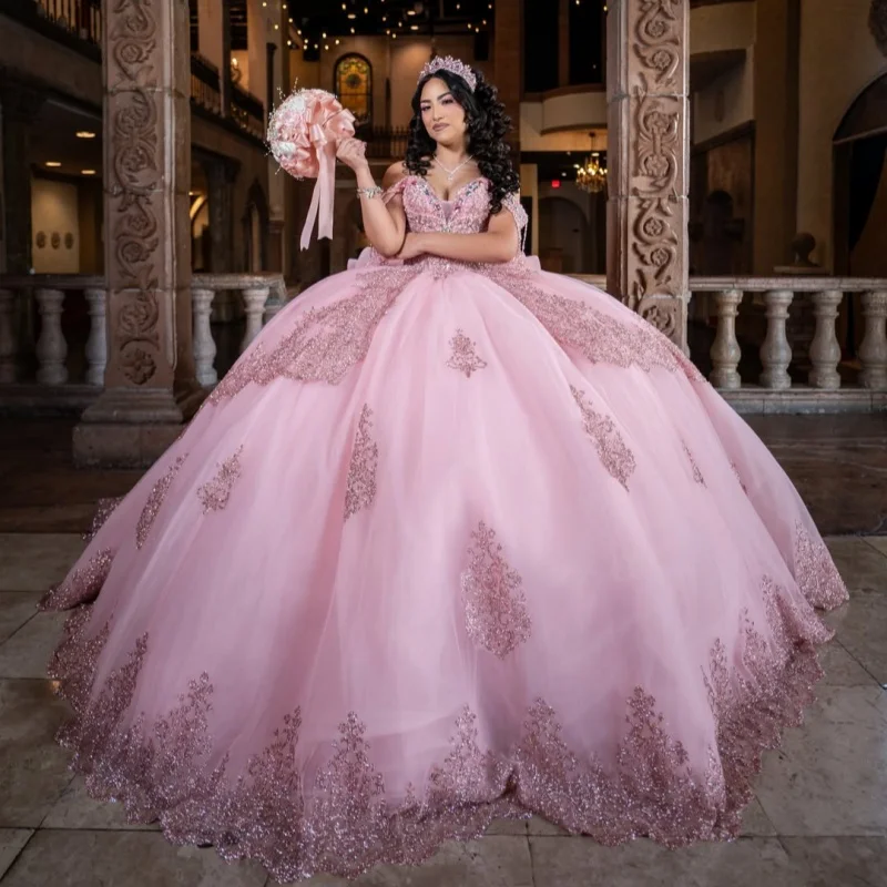 Pink Quinceanera Dress off-shoulder Sequins Crystal Decal Long tail Layering Big Bow vestidos de 15 Quinceanera Customize
Pink Quinceanera Dress off-shoulder Sequins Crystal Decal Long tail Layering Big Bow vestidos de 15 Quinceanera Customize