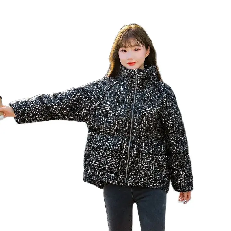 2022 Short Winter Jacket Women Cotton-padded Clothes Coat Lightweight Outerwear Stand-up Collar Print Loose Down Jacket Warm Top
2022 Short Winter Jacket Women Cotton-padded Clothes Coat Lightweight Outerwear Stand-up Collar Print Loose Down Jacket Warm Top