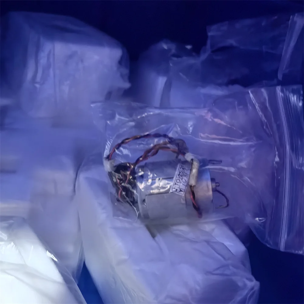 1X Motor ASSY CR for EPSON L1110 L3100 L3101 L3110 L3118 L3119 L3150 L3151 L3156 L3160 L5190 2189475
1X Motor ASSY CR for EPSON L1110 L3100 L3101 L3110 L3118 L3119 L3150 L3151 L3156 L3160 L5190 2189475