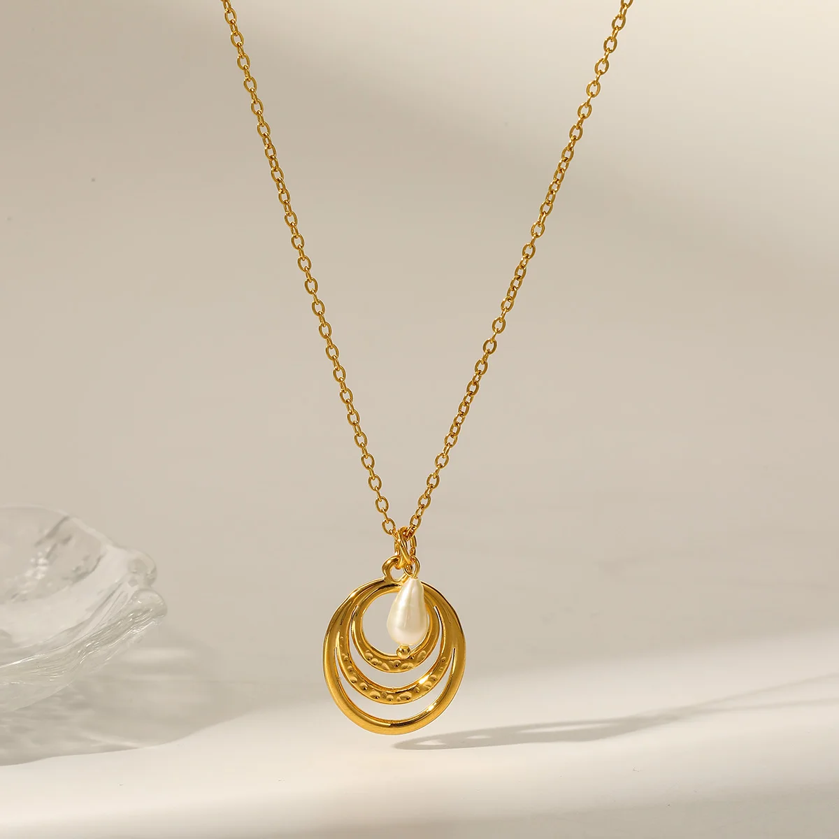 Elegant Women's Gold Plated 304 Stainless Steel Necklaces Geometric Hollow Imitation Pearl Necklace Bridal Jewelry Accessories
Elegant Women's Gold Plated 304 Stainless Steel Necklaces Geometric Hollow Imitation Pearl Necklace Bridal Jewelry Accessories