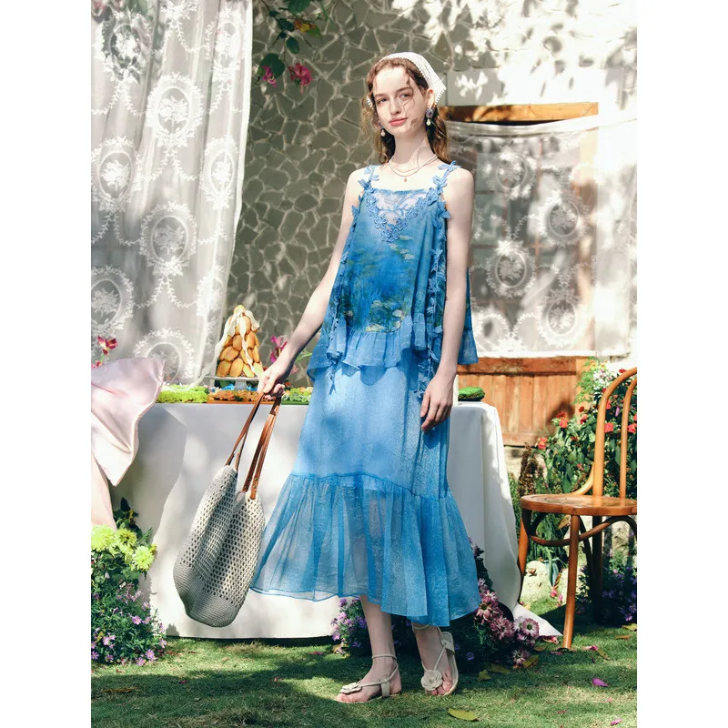 Summer Cicada Chirping Lace Dress with Patchwork Suspender Style
Summer Cicada Chirping Lace Dress with Patchwork Suspender Style