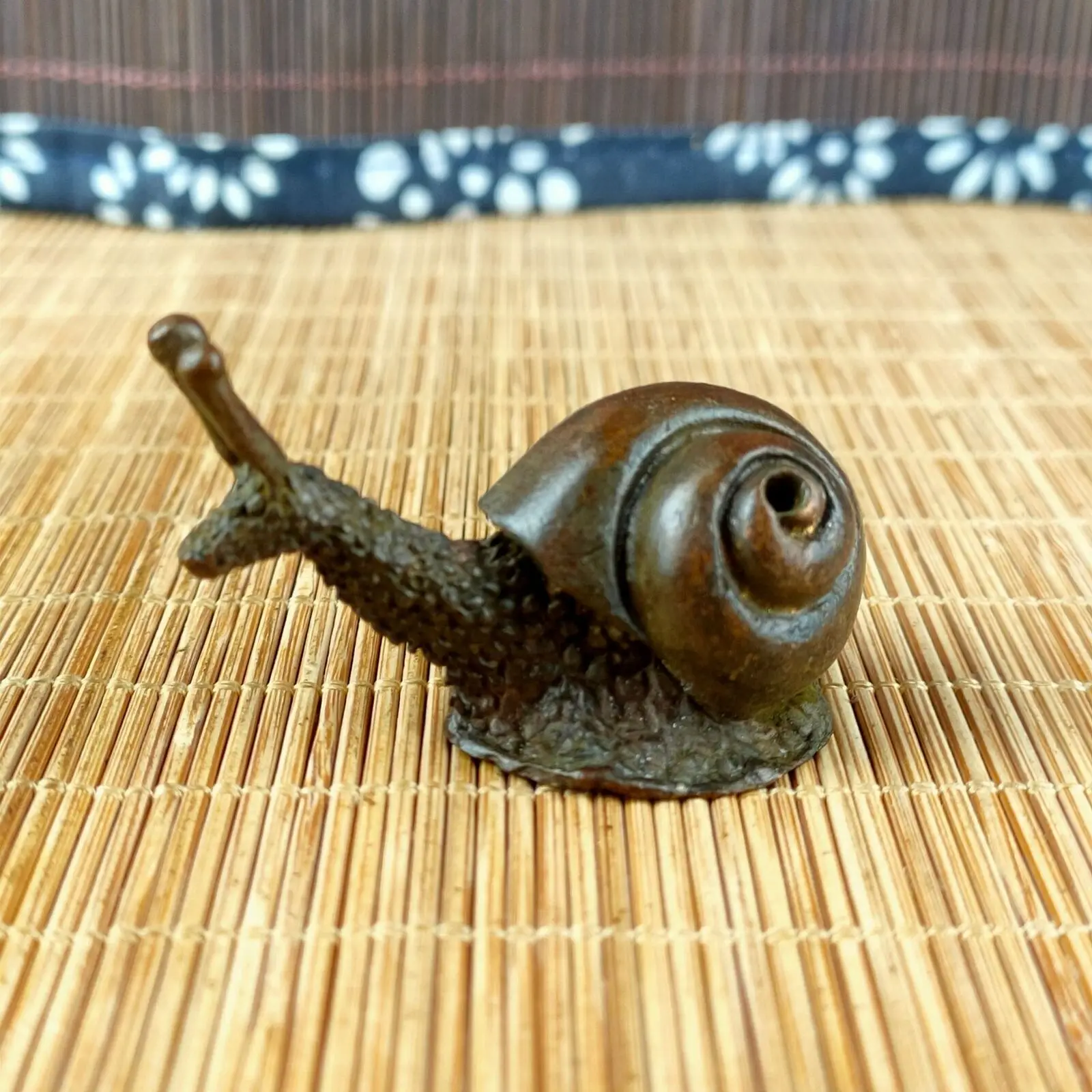 Retro Antique Bronze Chinese Snail Statue Desktop Tea Pet
Retro Antique Bronze Chinese Snail Statue Desktop Tea Pet