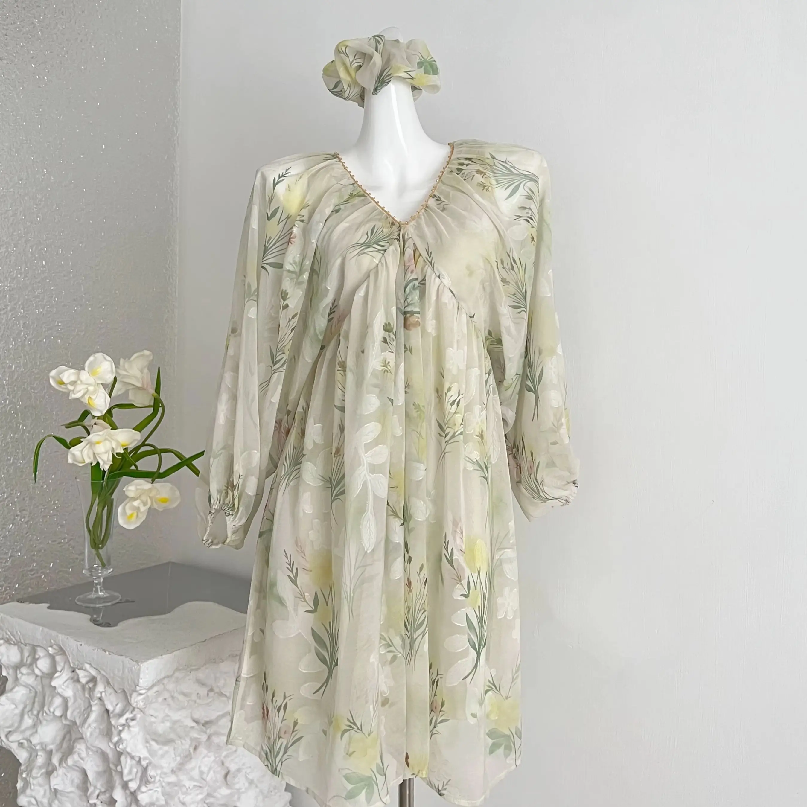 Vintage V-neck Boho Dress Women Short with Sleeve Loose Casual Big Hem Midi Dress Summer Autumn 2026 New Printed Floral Dress
Vintage V-neck Boho Dress Women Short with Sleeve Loose Casual Big Hem Midi Dress Summer Autumn 2026 New Printed Floral Dress