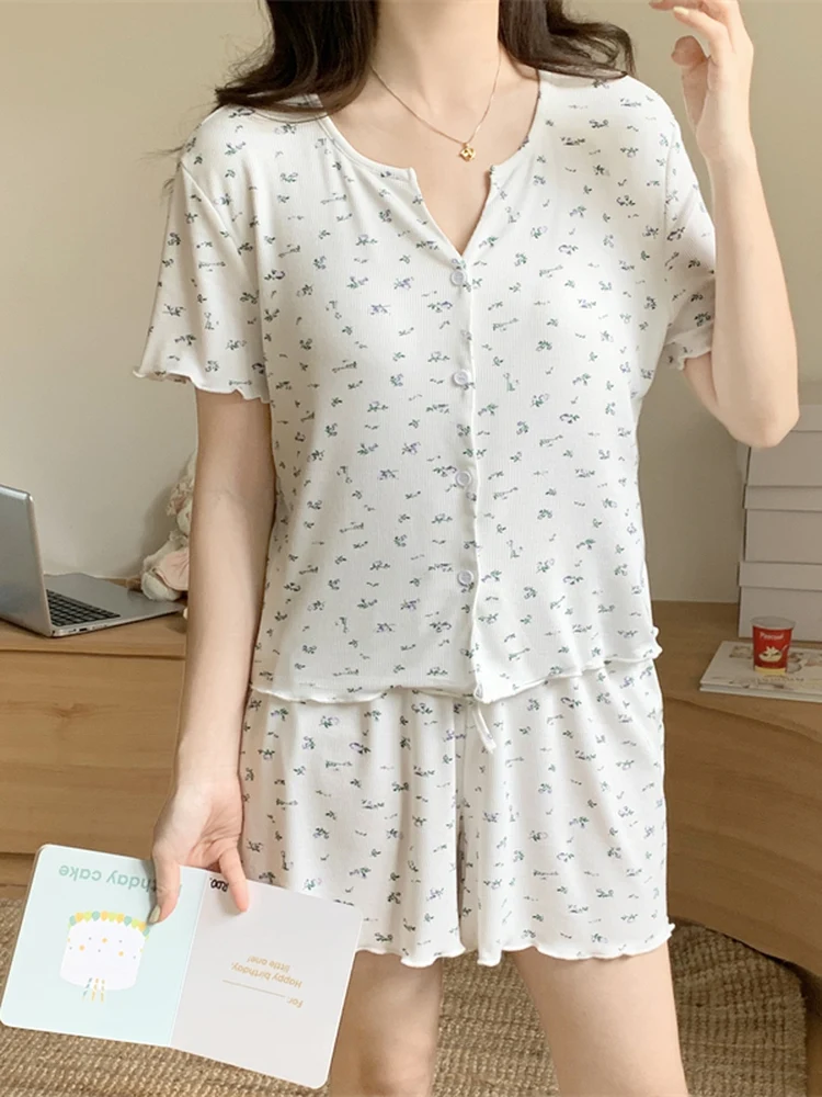 Sweet Floral Women's Sleepwear Short Sleeve Home Clothes Set with Chest Pad Korean Style Summer Casual Polyester Fabric
Sweet Floral Women's Sleepwear Short Sleeve Home Clothes Set with Chest Pad Korean Style Summer Casual Polyester Fabric