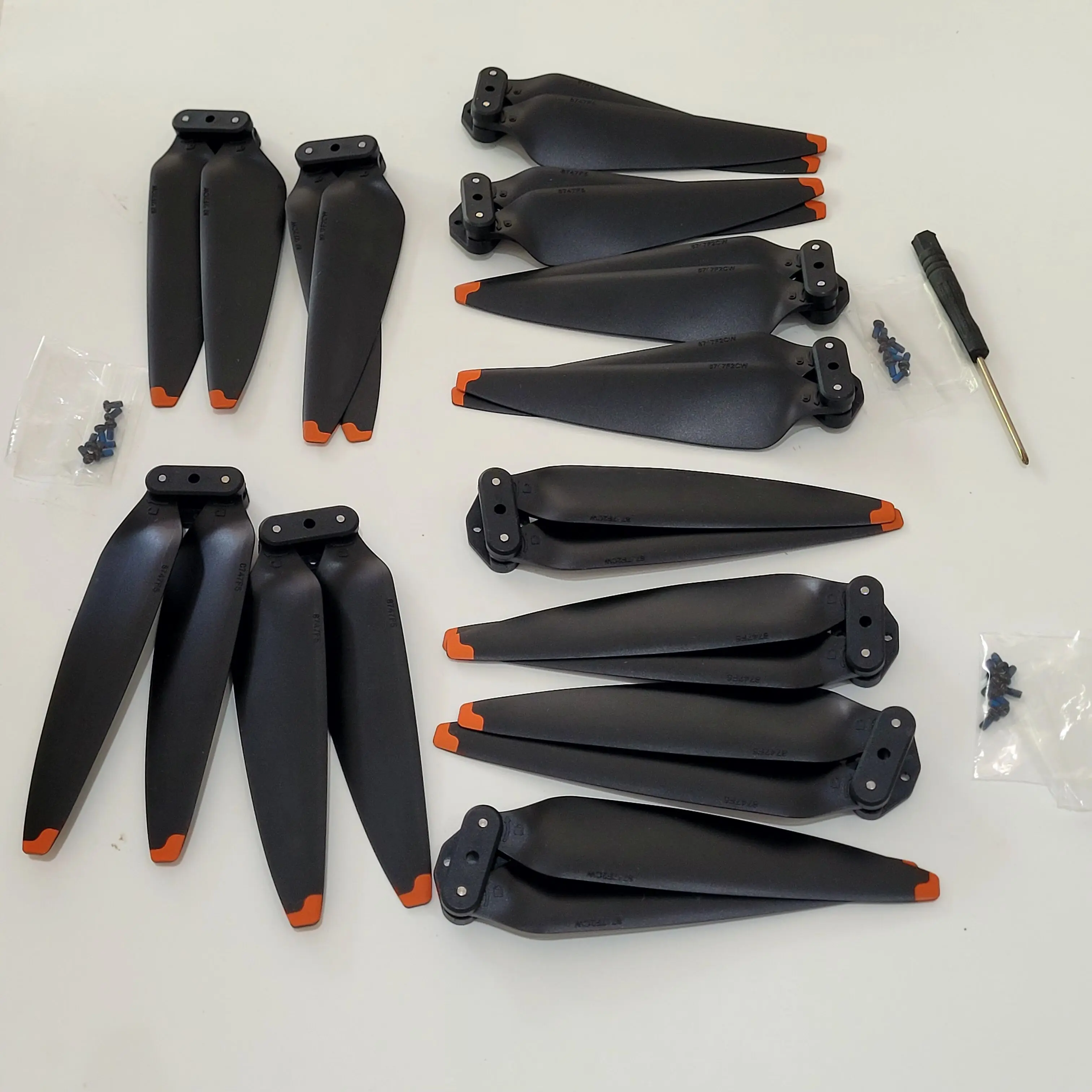 12PCS Folding Propellers with Screwdriver for P7MAX P7 MAX Drone RC Quadcopter Original Blade Wings Accessory
12PCS Folding Propellers with Screwdriver for P7MAX P7 MAX Drone RC Quadcopter Original Blade Wings Accessory