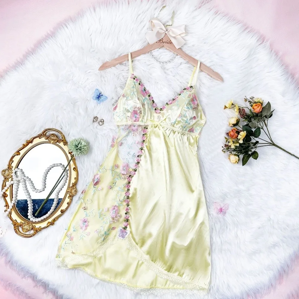 Thin Lace Bow Women's Pajama Dress Embroidered Flowers Butterfly Ice Silk Suspender Nightdress Mesh Transparent Sleeveless
Thin Lace Bow Women's Pajama Dress Embroidered Flowers Butterfly Ice Silk Suspender Nightdress Mesh Transparent Sleeveless