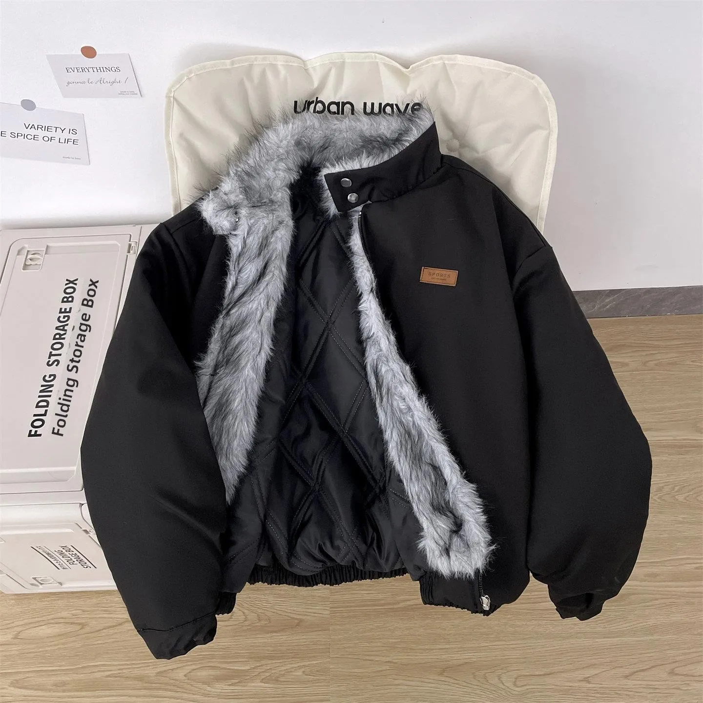 Men's Cotton Parka Jacket Winter Warmth Resistance High Street Style Stand Collar Fur Collar Thickened Youth Casual Fashion
Men's Cotton Parka Jacket Winter Warmth Resistance High Street Style Stand Collar Fur Collar Thickened Youth Casual Fashion