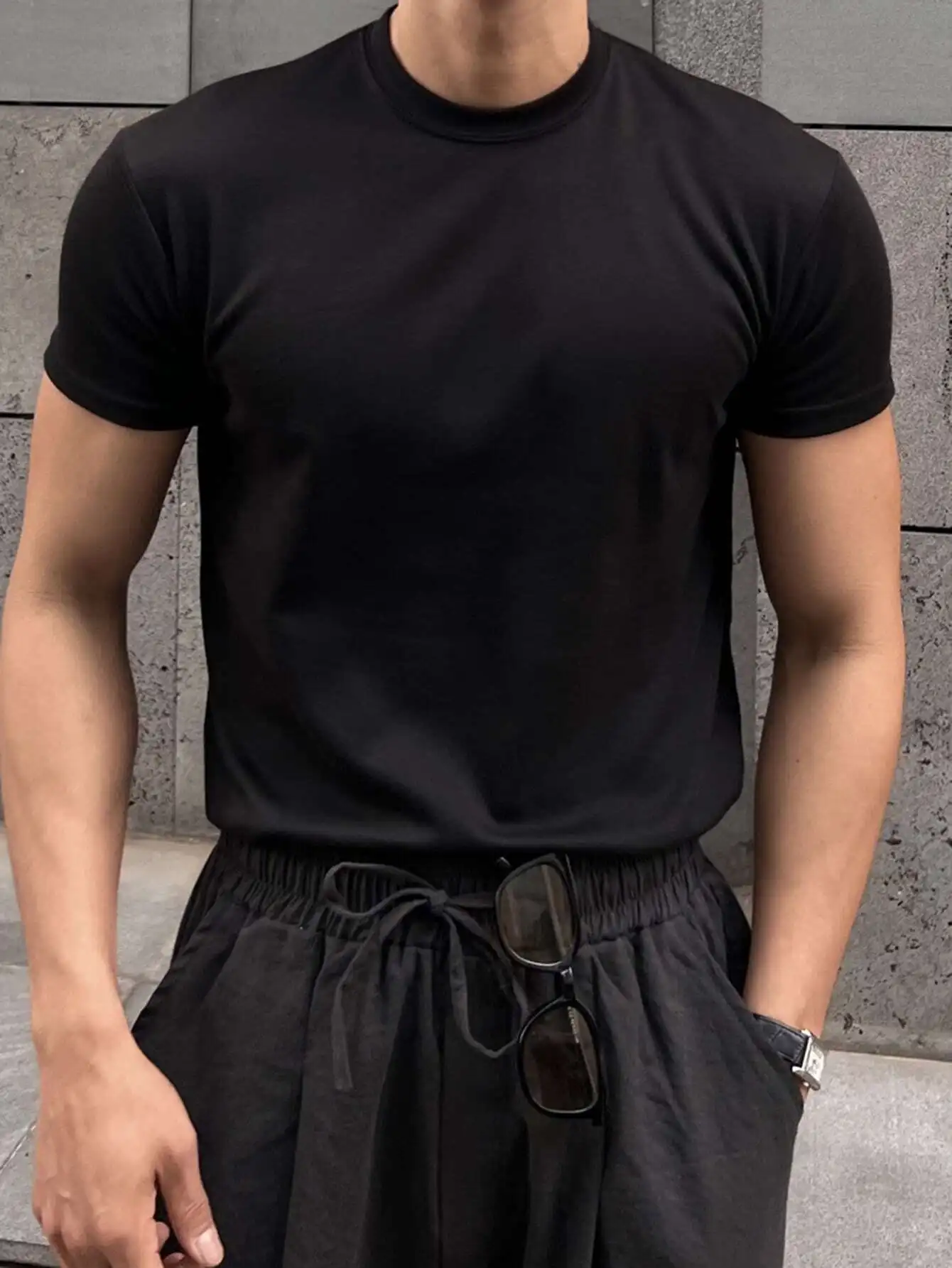 Men's Solid Black Round Neck Short Sleeve T-Shirt for Casual Daily Wear
Men's Solid Black Round Neck Short Sleeve T-Shirt for Casual Daily Wear