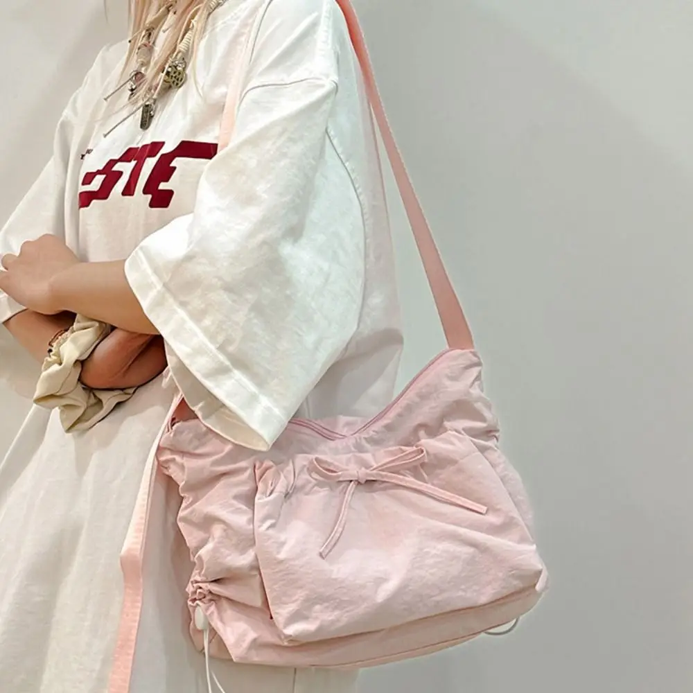 Милая нейлоновая сумка на плечо в корейском стиле, плиссированная ткань Оксфорд, сумка через плечо с бантом, легкая сумка на шнурке, офисный работник
Милая нейлоновая сумка на плечо в корейском стиле, плиссированная ткань Оксфорд, сумка через плечо с бантом, легкая сумка на шнурке, офисный работник
