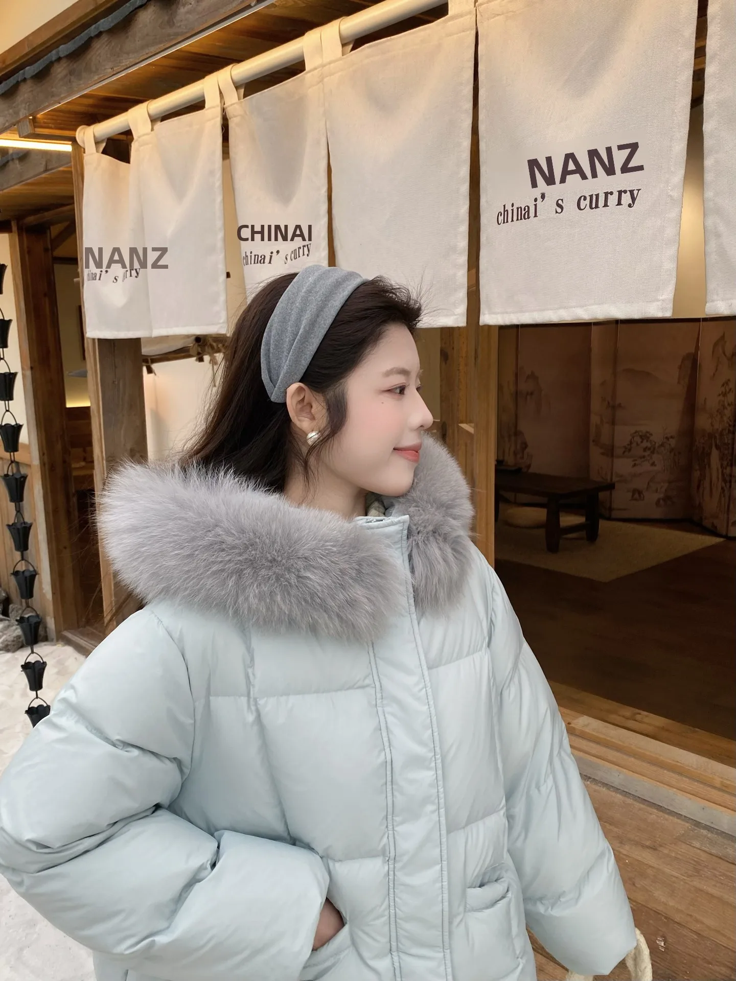 MOBAI Short Women's down Jacket Fur Collar Hooded White Duck down Warm Outerwear Winter Blue Evening Fur Collar
MOBAI Short Women's down Jacket Fur Collar Hooded White Duck down Warm Outerwear Winter Blue Evening Fur Collar
