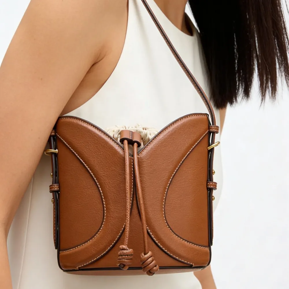 Fashion Quilting Bucket Bag Small Drawstring Shoulder Bags NEW Soft PU Leather Women Handbags NEW Crossbody Bags for Women Purse
Fashion Quilting Bucket Bag Small Drawstring Shoulder Bags NEW Soft PU Leather Women Handbags NEW Crossbody Bags for Women Purse