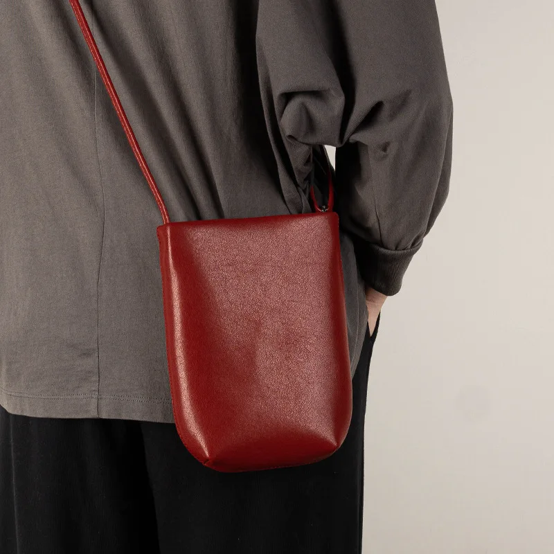 Minimalist Genuine Leather Cowhide Crossbody Bag Stylish Small Shoulder Purse for Women Daily Use
Minimalist Genuine Leather Cowhide Crossbody Bag Stylish Small Shoulder Purse for Women Daily Use