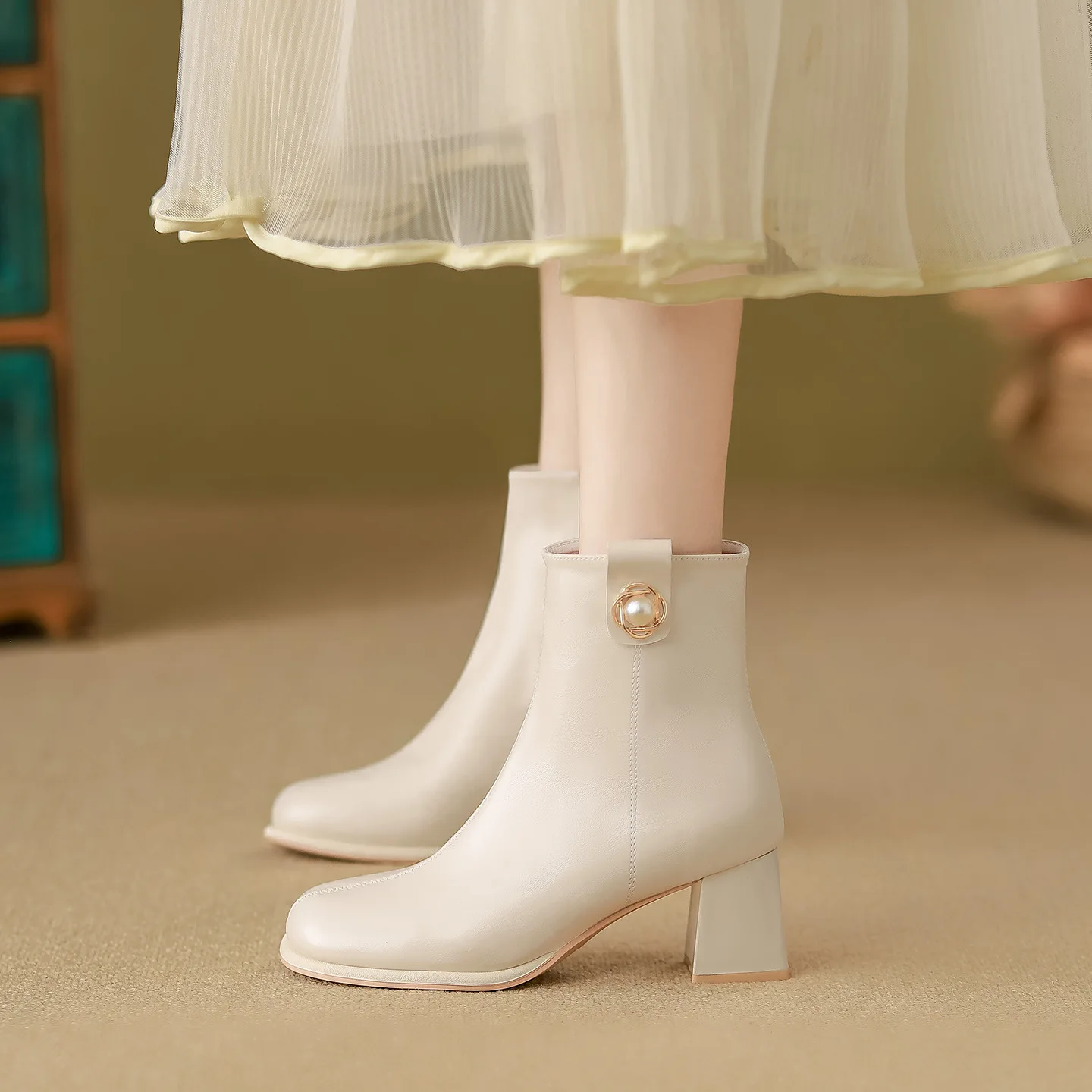 Short boots women's 2026 new autumn and winter thick heel boots French deep mouth bare boots women's singles boots
Short boots women's 2026 new autumn and winter thick heel boots French deep mouth bare boots women's singles boots