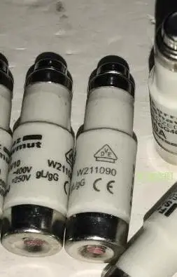 5PCS/LOTS D01GG40V2 D01GG40V4 D01GG40V6 D01GG40V10 D01GG40V16 400V 250V new fuse original stock
5PCS/LOTS D01GG40V2 D01GG40V4 D01GG40V6 D01GG40V10 D01GG40V16 400V 250V new fuse original stock