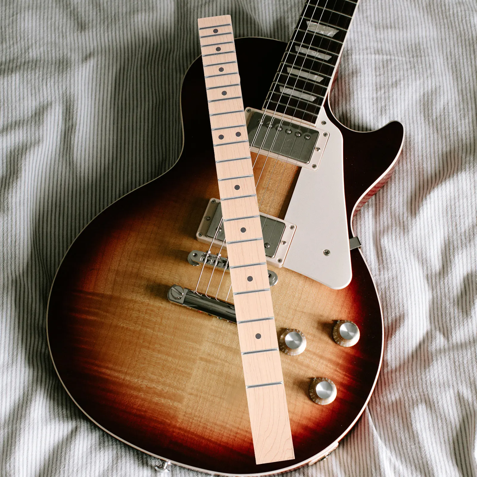 Maple Fingerboard Electric Guitar Neck Replacement 21 Frets Black Dots Wood Material DIY Repair Parts Accessories
Maple Fingerboard Electric Guitar Neck Replacement 21 Frets Black Dots Wood Material DIY Repair Parts Accessories