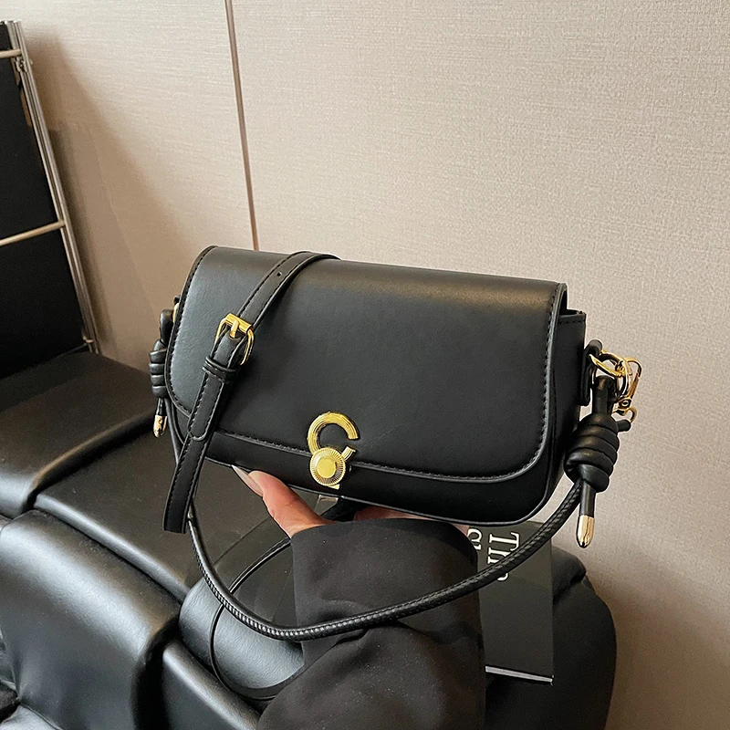 Luxury Fashionable And Trendy Small Square Bag Women's Elegant Crossbody Bag Minimalist Design With Hardware Details
Luxury Fashionable And Trendy Small Square Bag Women's Elegant Crossbody Bag Minimalist Design With Hardware Details