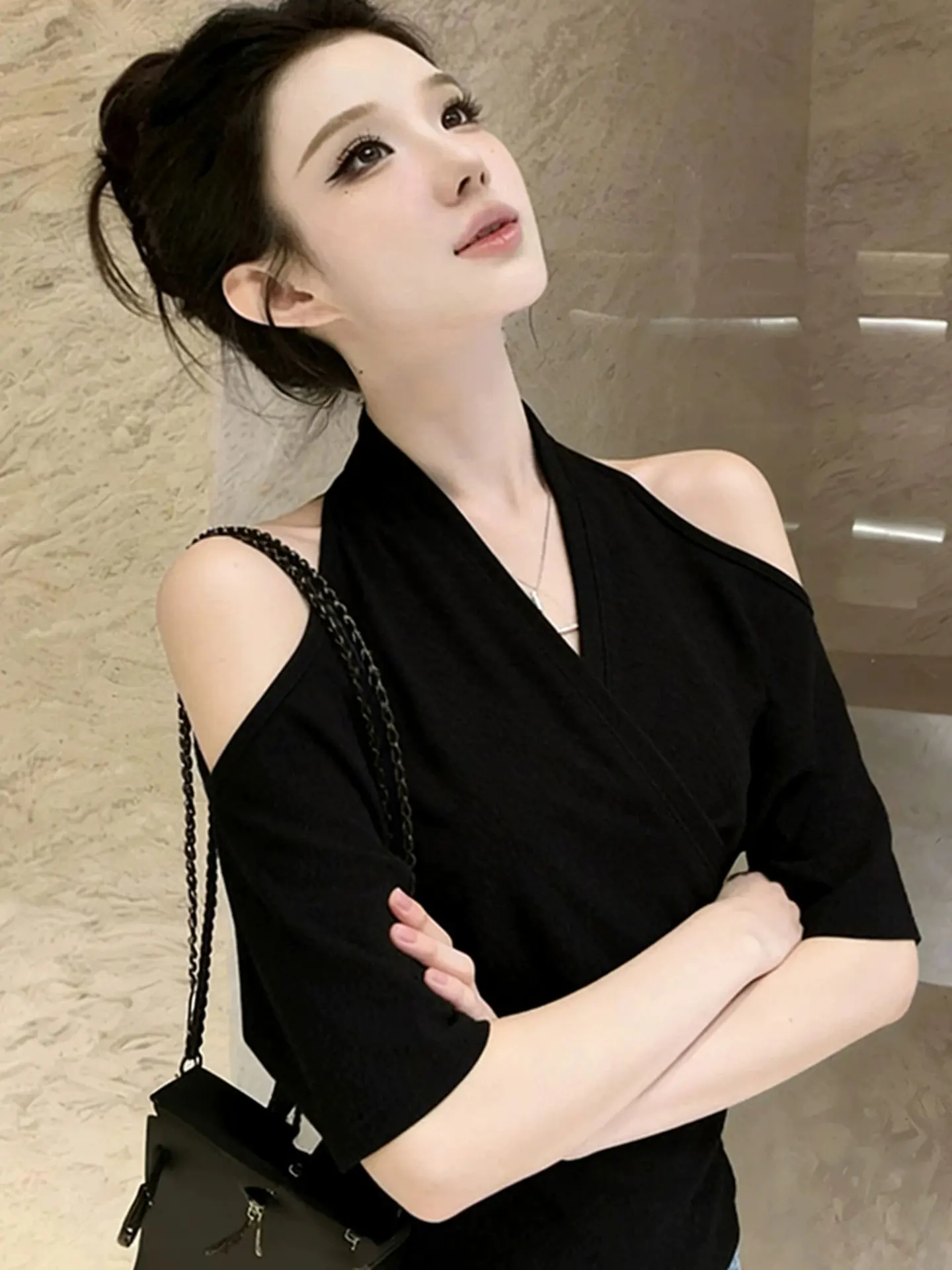 Korean Style Color V-Neck Hollow out Shoulder Short Sleeve T-Shirt Summer Fashion Trend Versatile Shirt Top
Korean Style Color V-Neck Hollow out Shoulder Short Sleeve T-Shirt Summer Fashion Trend Versatile Shirt Top