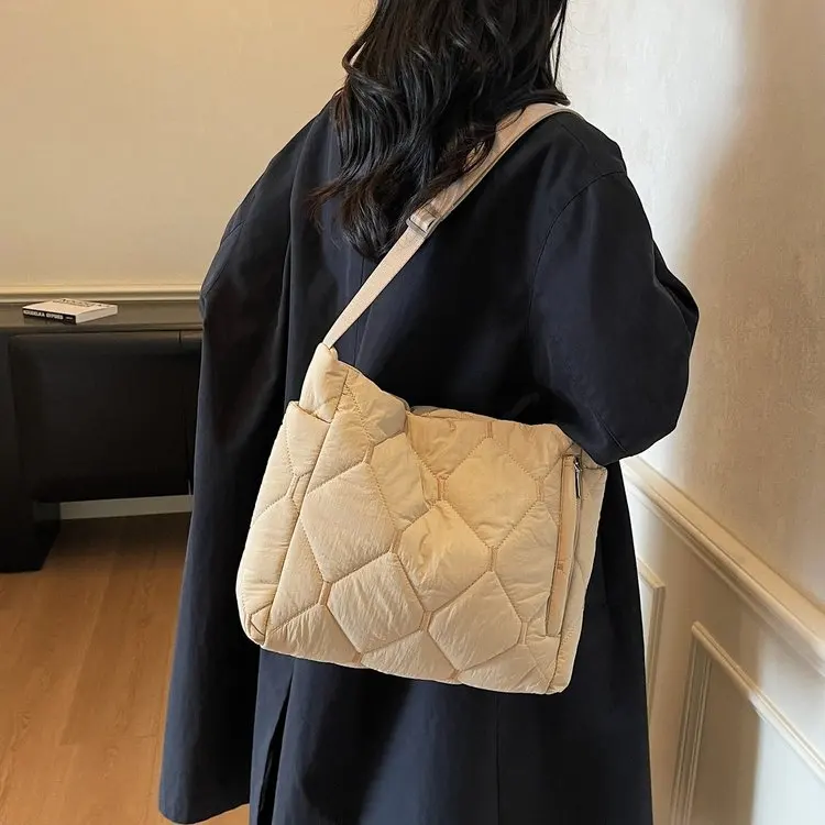 Classic Elegant Diaper Bags For Women Simple Designer Leather Shoulder Bag Vintage Minimalist Luxury Large Capacity
Classic Elegant Diaper Bags For Women Simple Designer Leather Shoulder Bag Vintage Minimalist Luxury Large Capacity