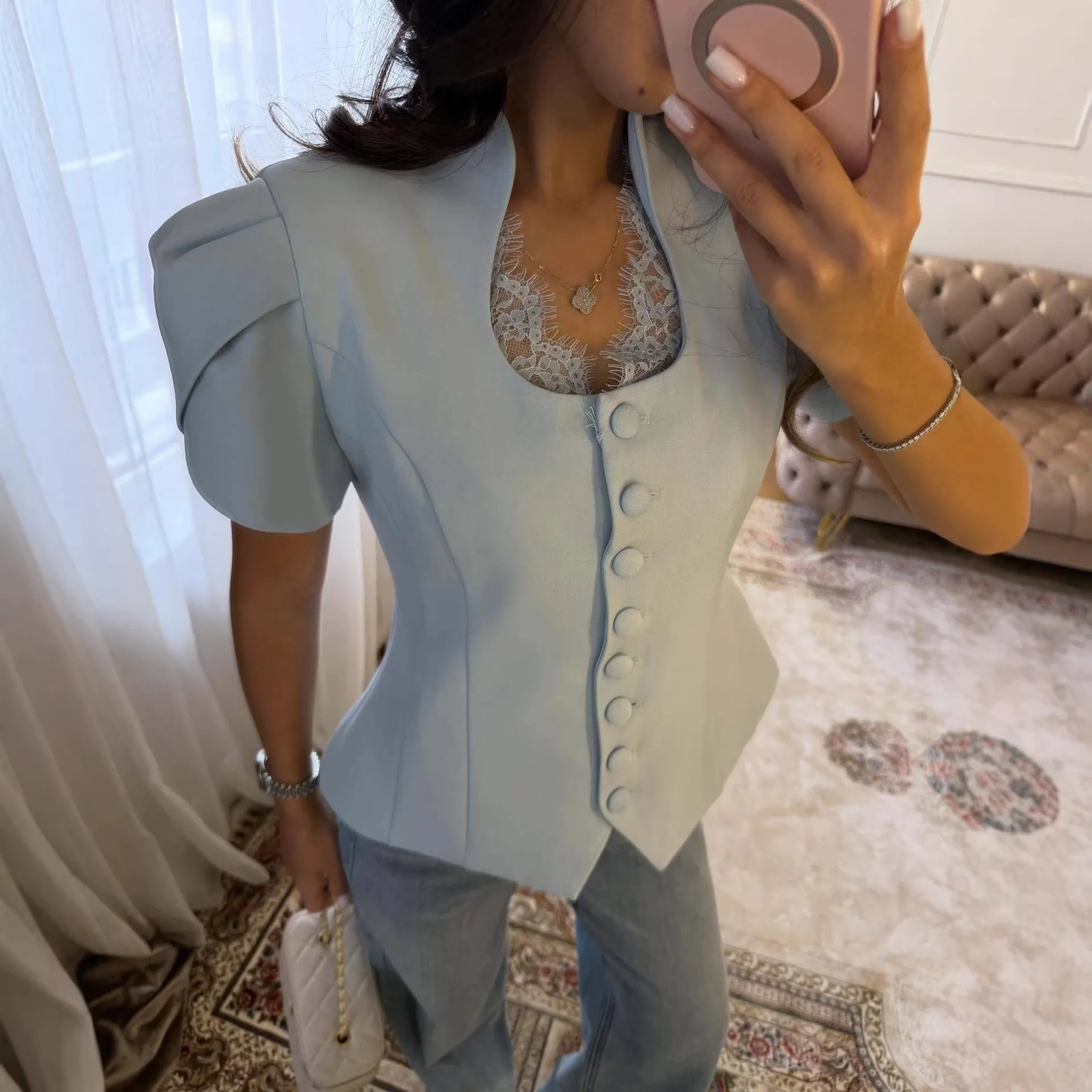 Women's Summer New Style Elegant and Fashionable Design Sense Lace Splicing Short Sleeve Shirt and Blazer
Women's Summer New Style Elegant and Fashionable Design Sense Lace Splicing Short Sleeve Shirt and Blazer