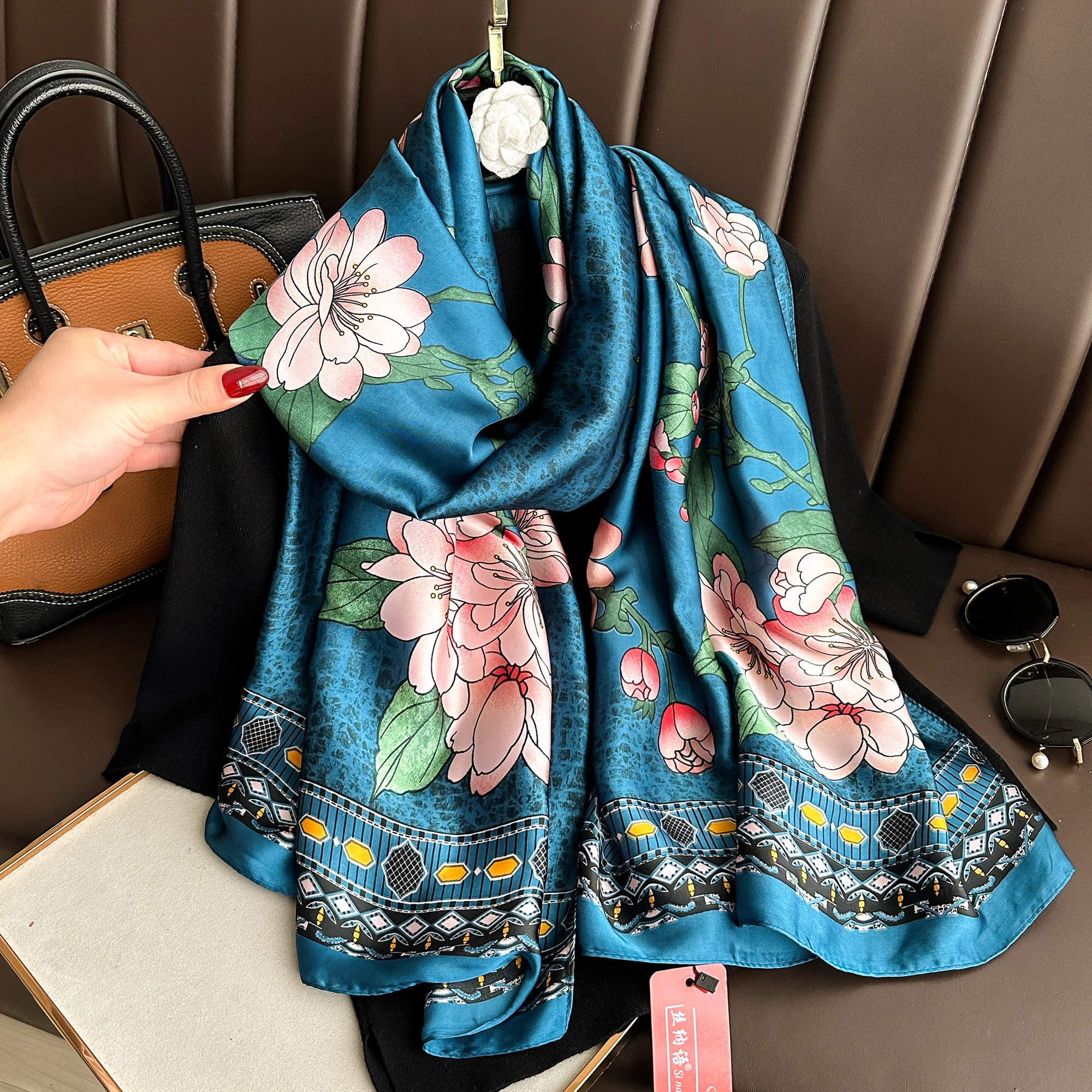 Новые роскошные брендовые шелковые длинные швы, дизайнерские солнцезащитные пляжные полотенца, большая шаль, тюрбан для женщин 
Новые роскошные брендовые шелковые длинные швы, дизайнерские солнцезащитные пляжные полотенца, большая шаль, тюрбан для женщин