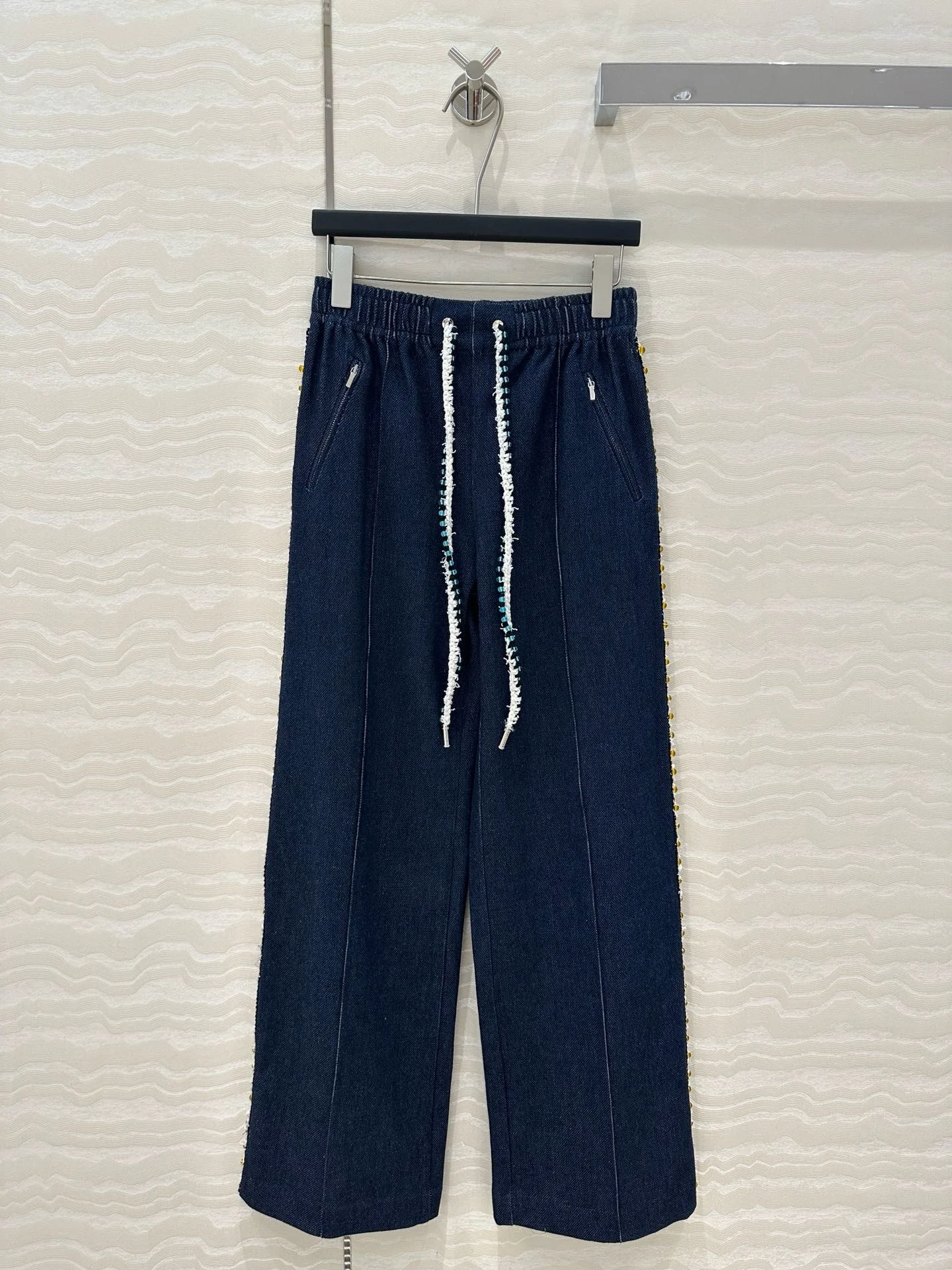 25 New Product Pure Handmade Crystal Bead Ribbon Decoration Straight Leg Pants Handsome White Rich Beauty Fashionable Girl Style
25 New Product Pure Handmade Crystal Bead Ribbon Decoration Straight Leg Pants Handsome White Rich Beauty Fashionable Girl Style