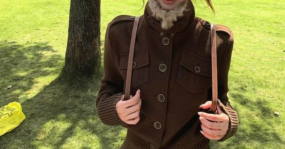 High-end Vintage Metal Buckle Coat for Women New Autumn Woolen Coat Top
High-end Vintage Metal Buckle Coat for Women New Autumn Woolen Coat Top