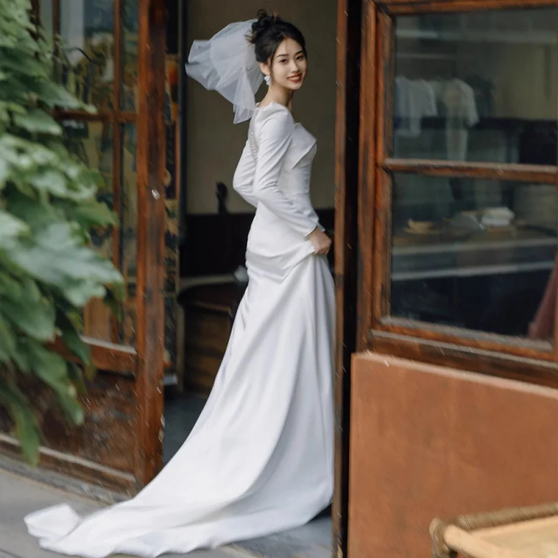 French Style Long Sleeve Satin Light Wedding Dress Winter Minimalist New Fishtail White Dress Bride Welcome Wedding Veil 
French Style Long Sleeve Satin Light Wedding Dress Winter Minimalist New Fishtail White Dress Bride Welcome Wedding Veil