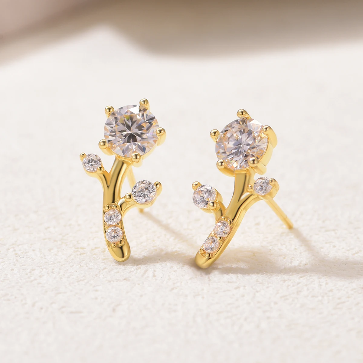 Delicate And Dainty Silver-Plated 18K Gold Moissanite Long Flower Earrings 1.0CT For Women Gift
Delicate And Dainty Silver-Plated 18K Gold Moissanite Long Flower Earrings 1.0CT For Women Gift