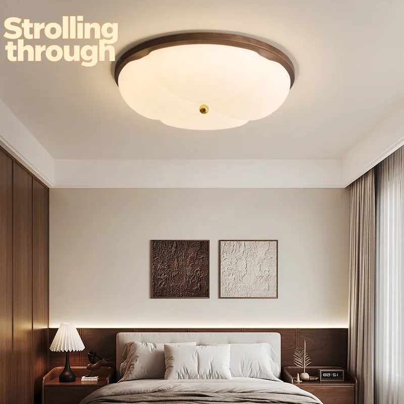 Полноспектральный потолочный светильник для гостиной из орехового дерева в стиле ретро, простой, тихий, в японском стиле, для прихожей, с эффектом падающего света.
Полноспектральный потолочный светильник для гостиной из орехового дерева в стиле ретро, простой, тихий, в японском стиле, для прихожей, с эффектом падающего света.