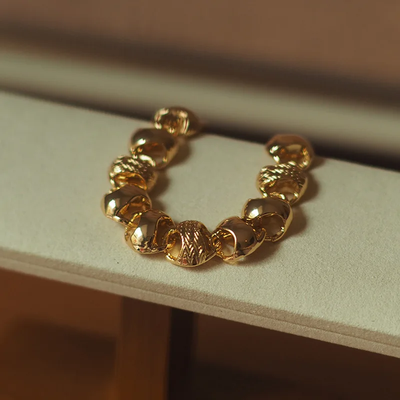 Винтажное медное позолоченное колье и браслет из Европы и Америки, легкий роскошный модный комплект украшений, аксессуары для женщин
Винтажное медное позолоченное колье и браслет из Европы и Америки, легкий роскошный модный комплект украшений, аксессуары для женщин