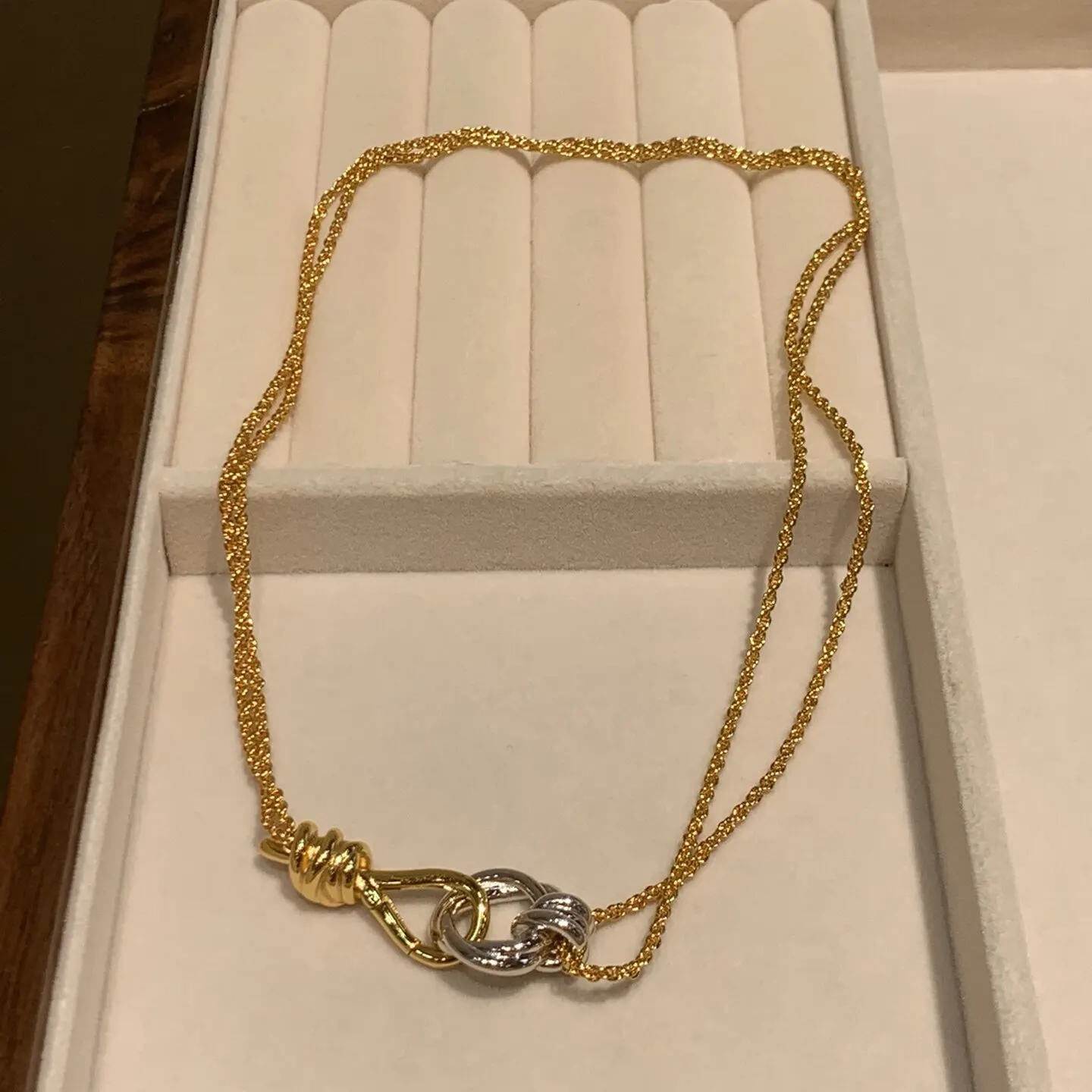 2026 Europe Designer Gold Silver Chain Bracelet Necklace Luxury Set Woman Top Quality Jewelry Trend
2026 Europe Designer Gold Silver Chain Bracelet Necklace Luxury Set Woman Top Quality Jewelry Trend