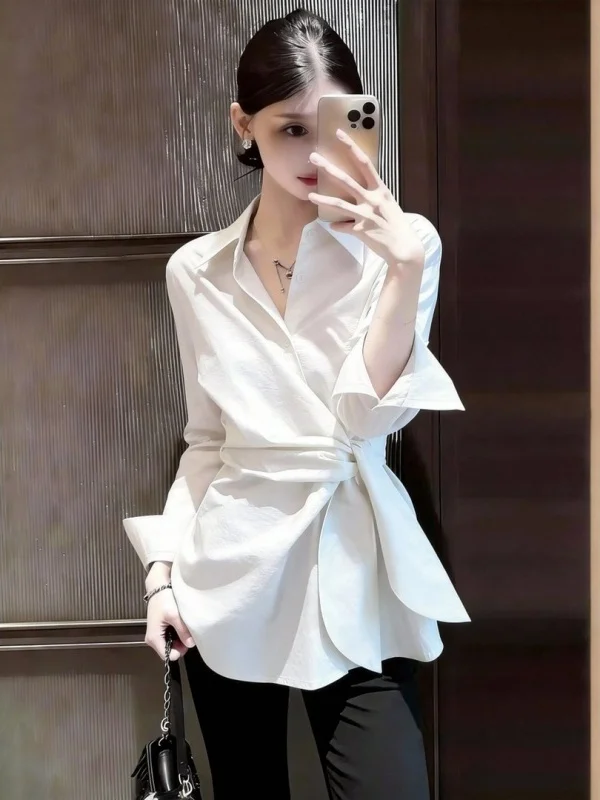 Новинка! Женский топ с простым дизайном, присборенной талией и поясом-завязкой, белый, весна 2026. Идеально для офиса и повседневной носки.
Новинка! Женский топ с простым дизайном, присборенной талией и поясом-завязкой, белый, весна 2026. Идеально для офиса и повседневной носки.