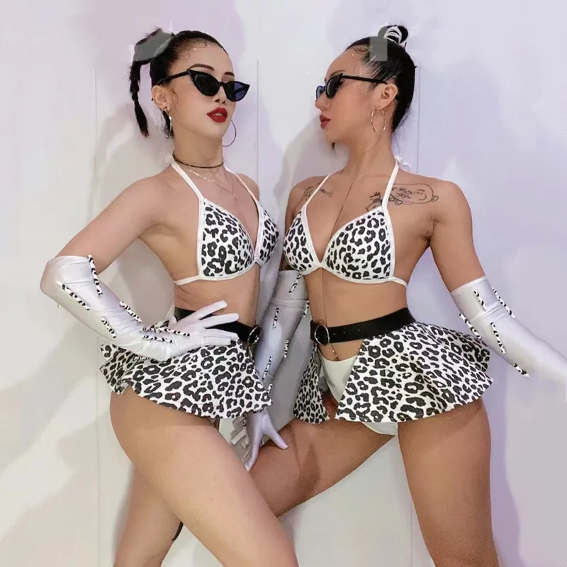Sexy Nightclub Club Party Rave Outfits Stage Performance Clothes Women DJ Dancer Team Bar Pole Dance Costume Cow Bikini Set
Sexy Nightclub Club Party Rave Outfits Stage Performance Clothes Women DJ Dancer Team Bar Pole Dance Costume Cow Bikini Set