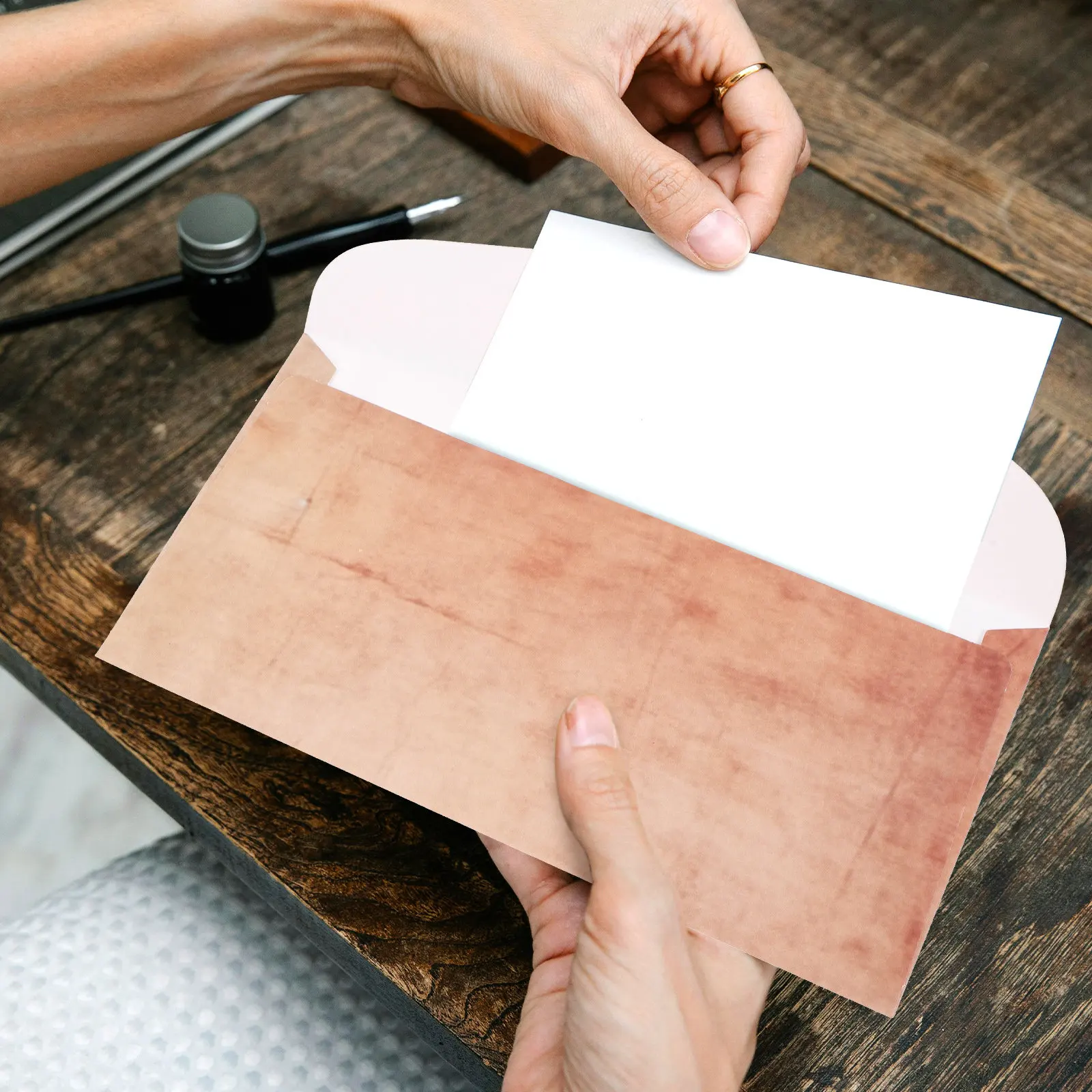 Набор из 10 винтажных конвертов: маленькие бумажные конверты для приглашений, открыток, писем, канцелярских принадлежностей, упаковки, праздничные.
Набор из 10 винтажных конвертов: маленькие бумажные конверты для приглашений, открыток, писем, канцелярских принадлежностей, упаковки, праздничные.