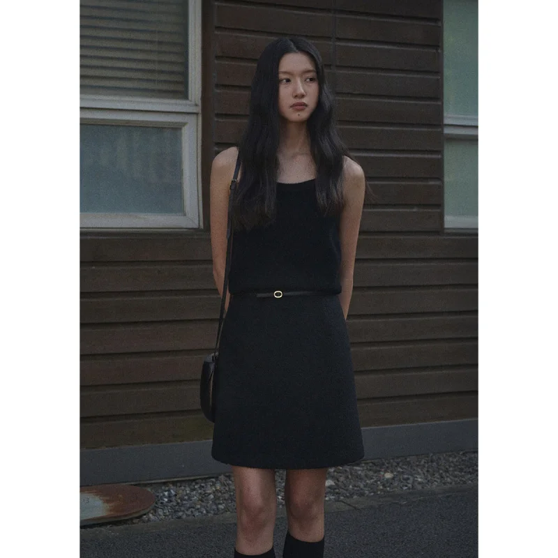 Black winter short skirt for women, new high-waisted design that covers the hipsaA-line skirt for petite figures, slimming, Kore
Black winter short skirt for women, new high-waisted design that covers the hipsaA-line skirt for petite figures, slimming, Kore