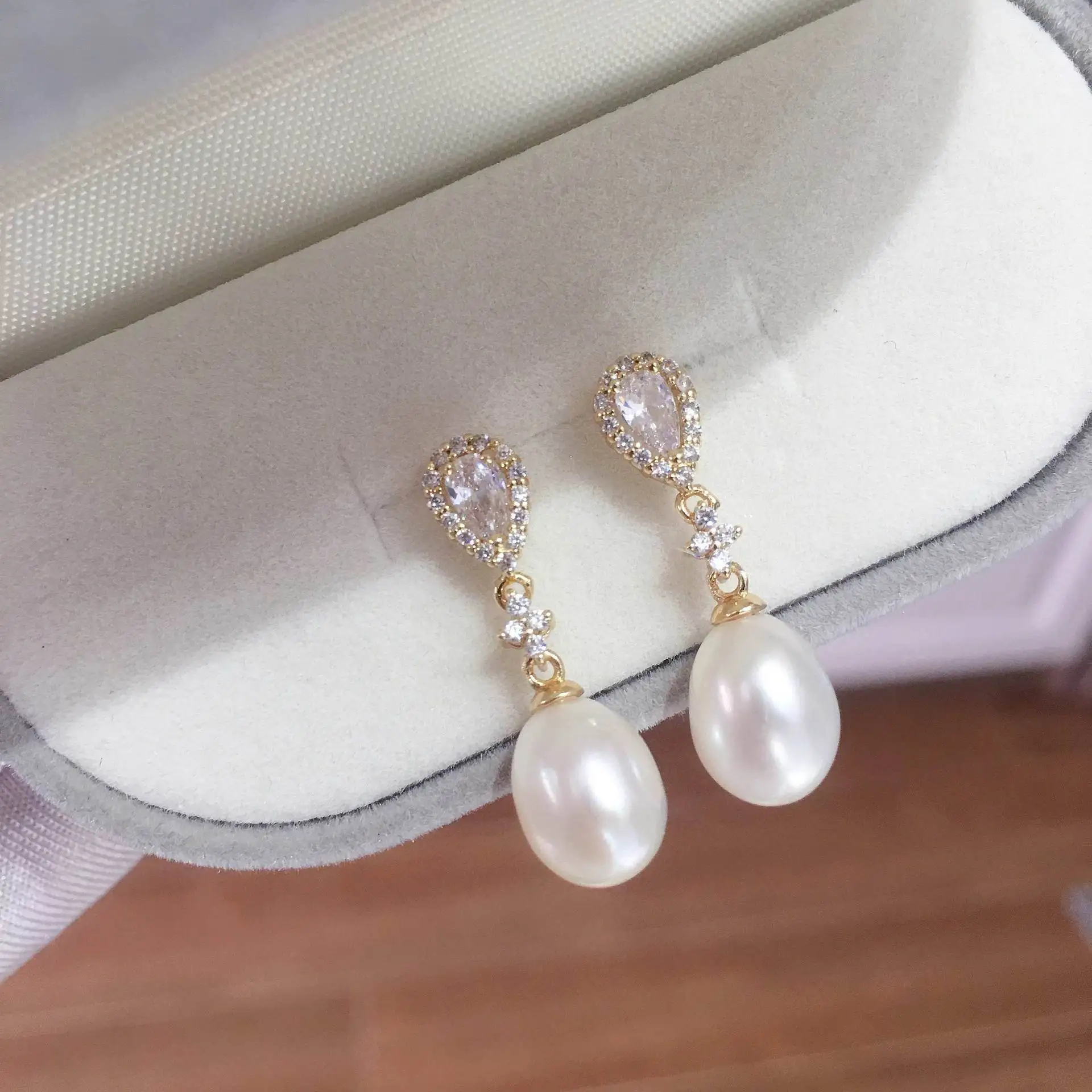 Gold-Plated Nest Pearl Earrings Natural Freshwater Pearl Women's 925 Sterling Silver Needle Backings Jewelry Accessory
Gold-Plated Nest Pearl Earrings Natural Freshwater Pearl Women's 925 Sterling Silver Needle Backings Jewelry Accessory