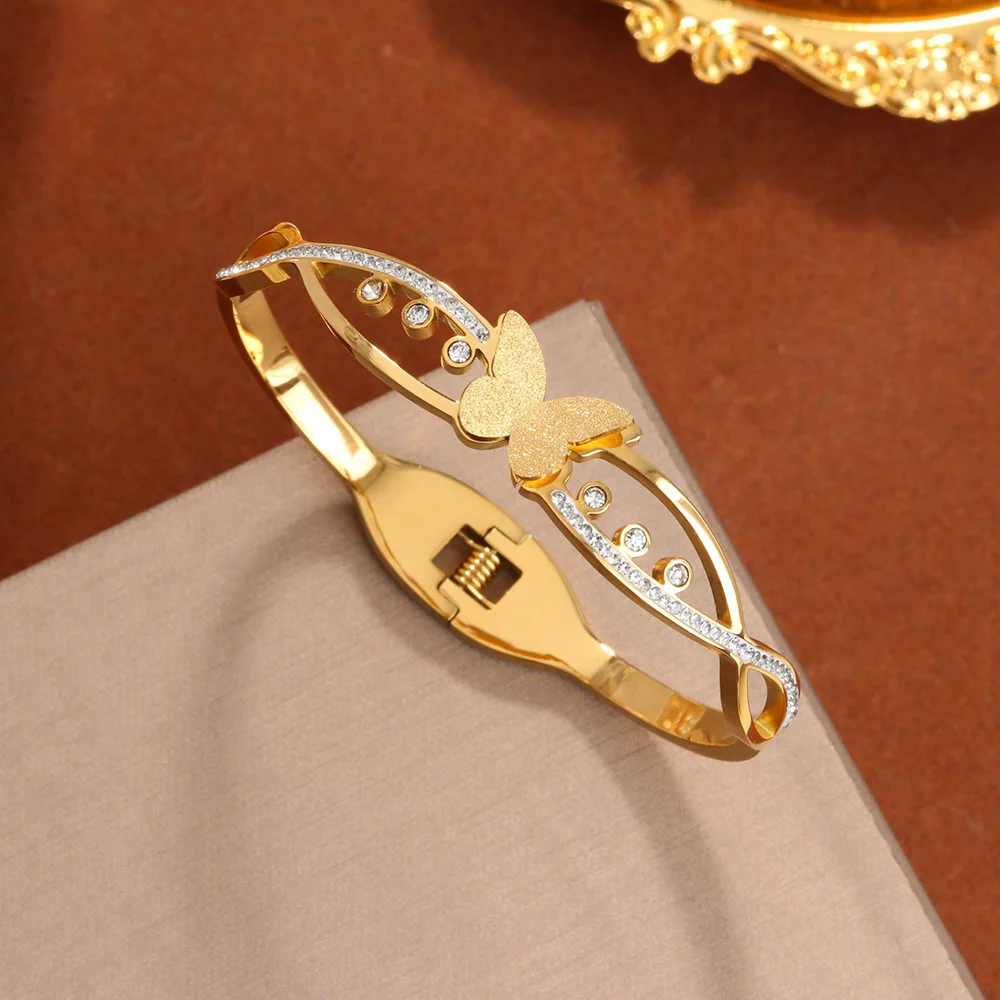Stainless steel symmetric butterfly women's bracelet gold-plated 18k, fashionable wrist jewelry, wedding party accessories
Stainless steel symmetric butterfly women's bracelet gold-plated 18k, fashionable wrist jewelry, wedding party accessories