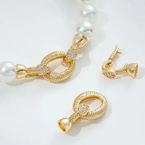 Micro-inlaid Zircon Snake Head Buckle 14K Gold Snake Pearl Buckle DIY Handmade Wearing Necklace Sweater Chain Jewelry Buckle
Micro-inlaid Zircon Snake Head Buckle 14K Gold Snake Pearl Buckle DIY Handmade Wearing Necklace Sweater Chain Jewelry Buckle