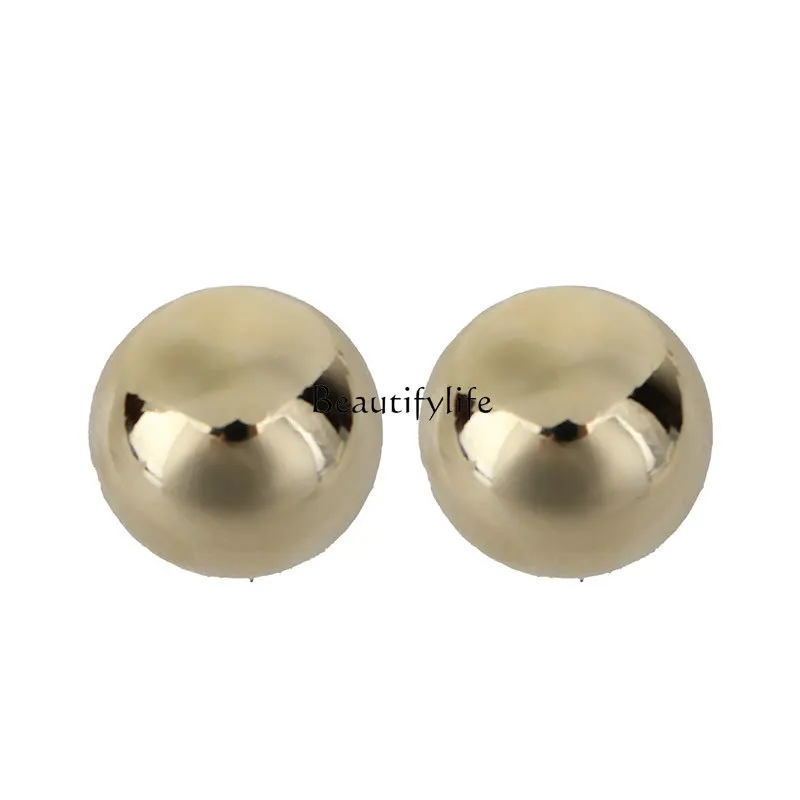 Retro gold round ball earrings autumn and winter minimalist premium cold wind earrings
Retro gold round ball earrings autumn and winter minimalist premium cold wind earrings