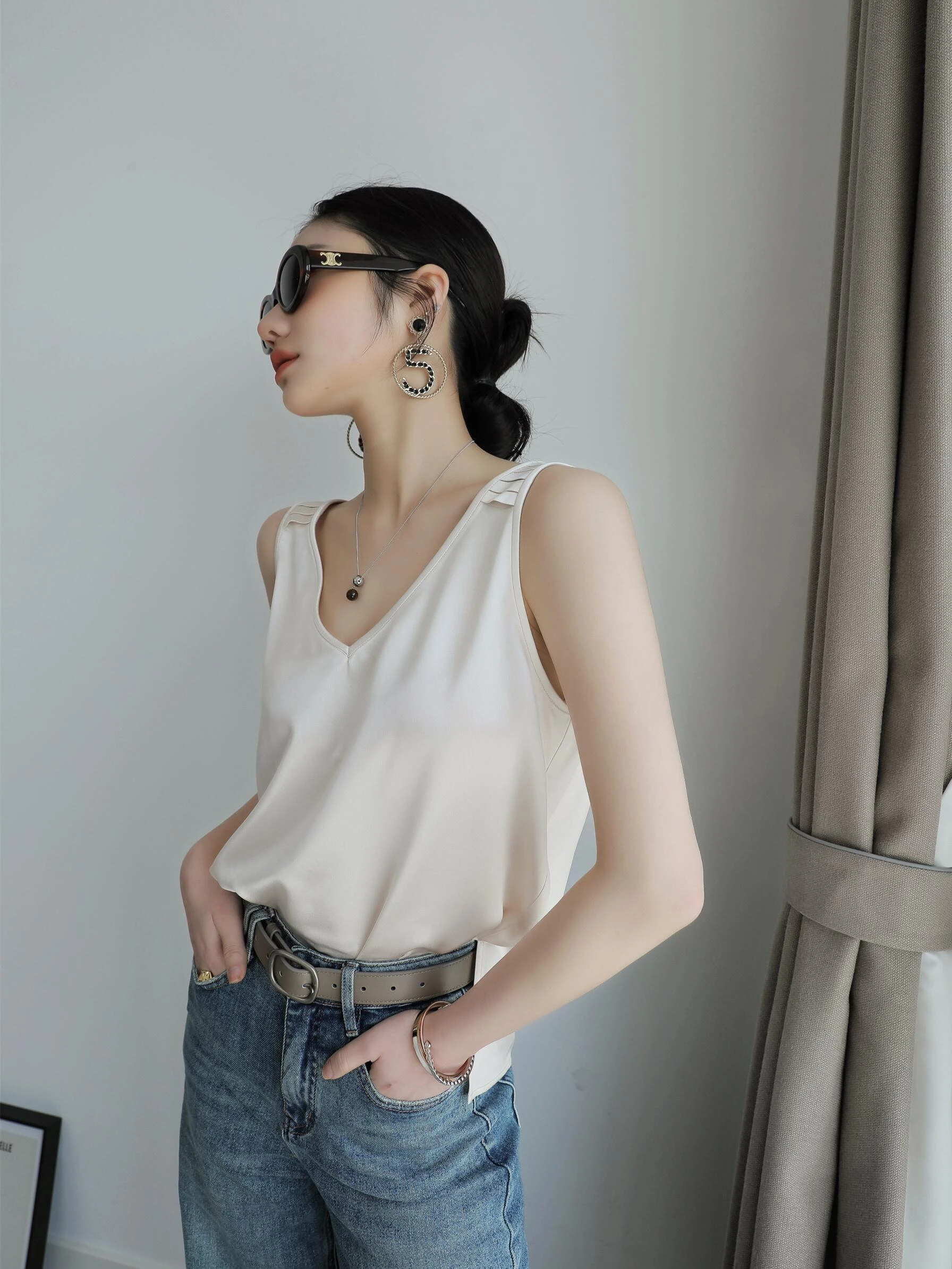 3HLADY Summer V-ne Svel Vest Nude Color Glittering Side Slit Single Wear Inner Match Women's Faion Tank Top
3HLADY Summer V-ne Svel Vest Nude Color Glittering Side Slit Single Wear Inner Match Women's Faion Tank Top